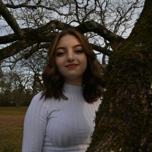 Meet your Posher, Caitlyn